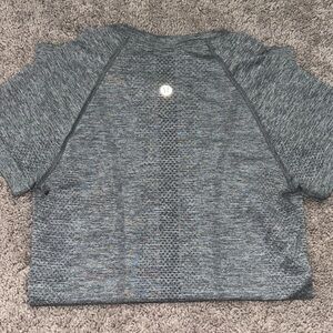 Lululemon Swiftly Tech Short Sleeve  2.0 / Size 2 / Color: Grey 🐘